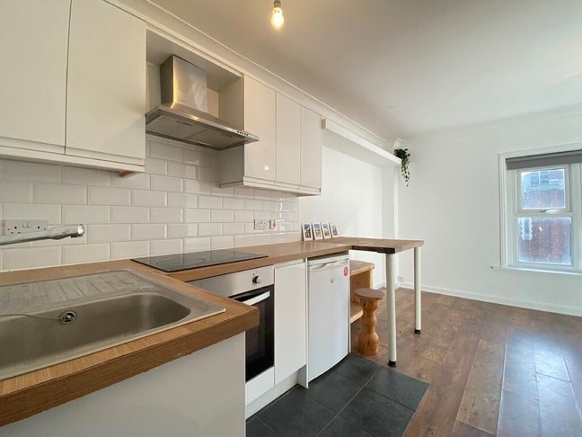 Two bedroom flat both with en-suite  Main Photo
