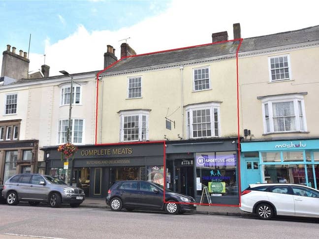 Newly Furnished HMO on the High street Main Photo
