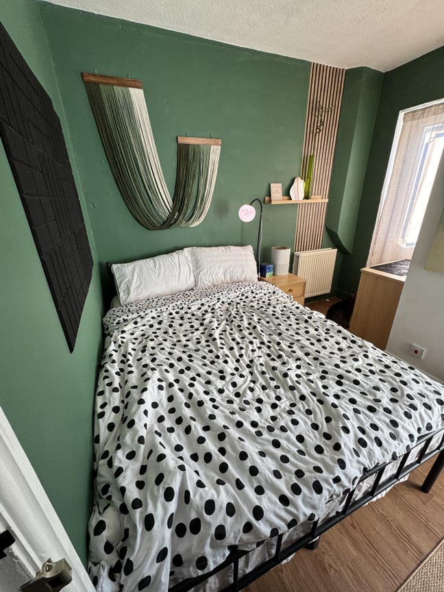 Ensuite Double Room in a Cozy Victorian Home Main Photo