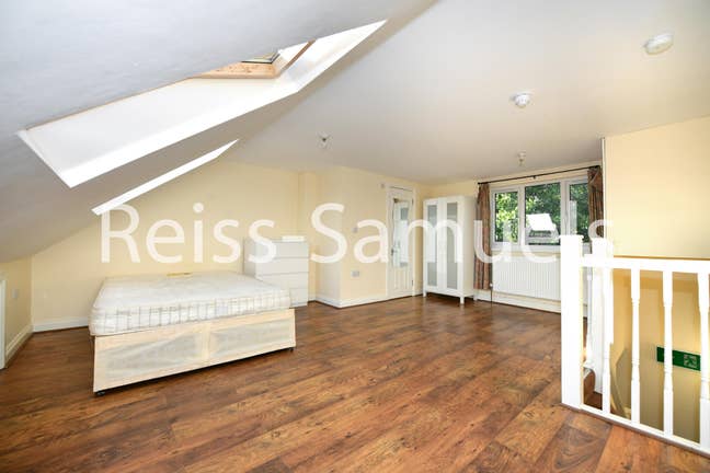 Must View - All 6 Rooms Available E14 London Main Photo