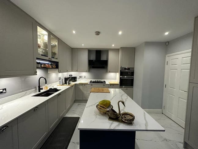 Brand New Professional House Share Main Photo
