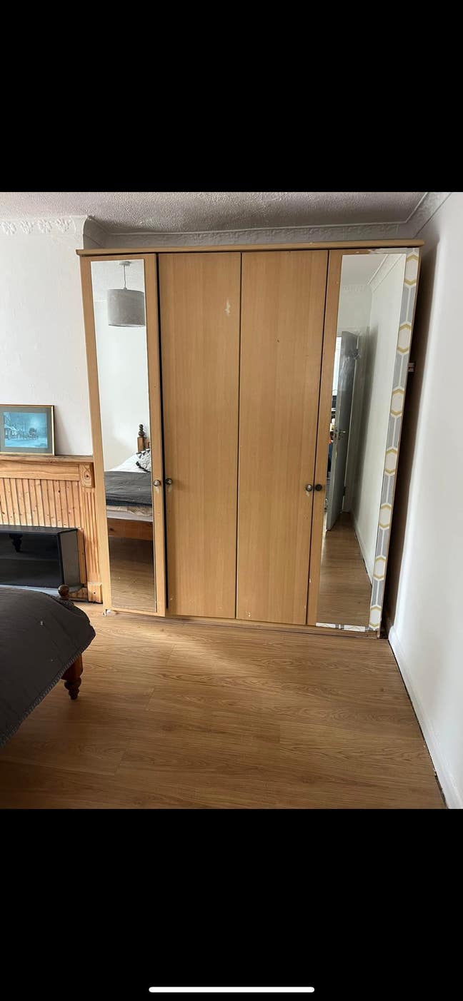 Edgware HA8 double room in flat share  Main Photo
