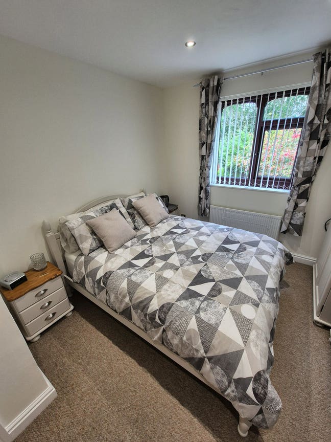 Double Furnished Room to Let Main Photo