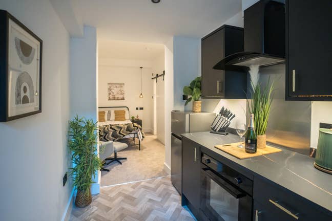 Stylish Studio with Courtyard Access – Ready Now Main Photo