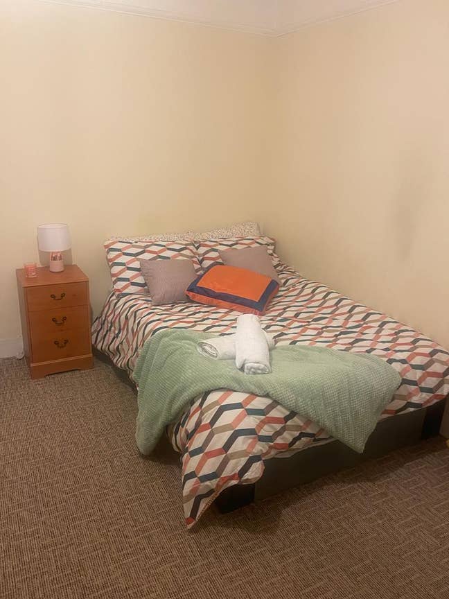 Spacious Double Bedroom & Private Kitchen Main Photo