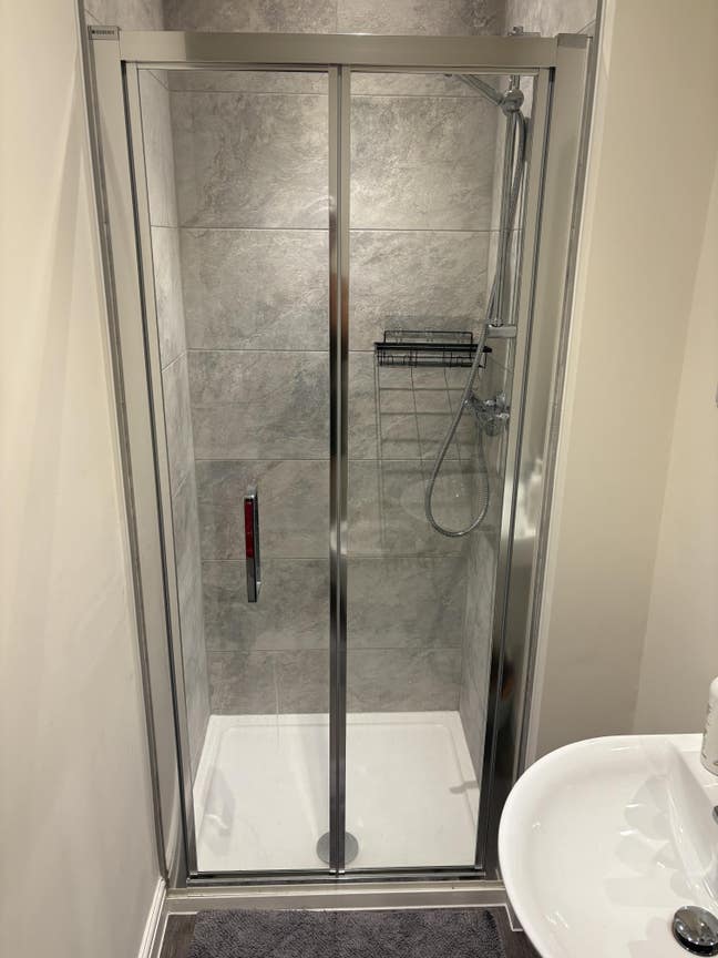 Large Ensuite room in Modern New-Build Home Main Photo