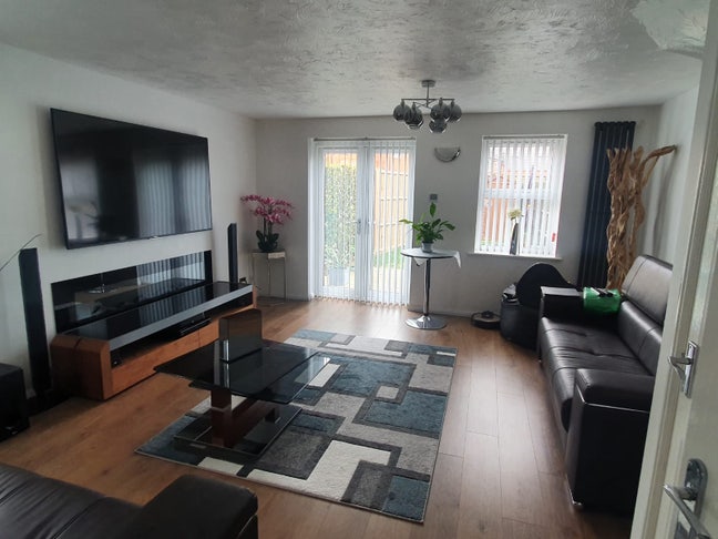 Double room to Rent Main Photo