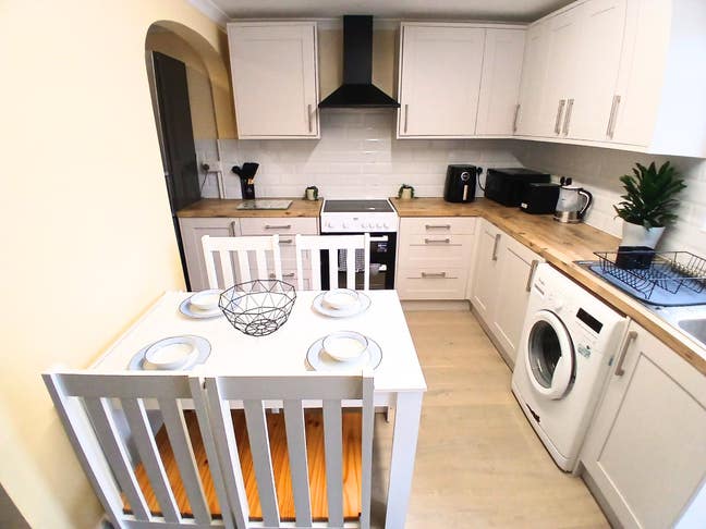 Amazing Room to Rent | Central Bracknell  Main Photo