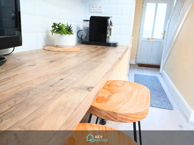 Amazing Tripple Room to Rent | Small Deposit Main Photo