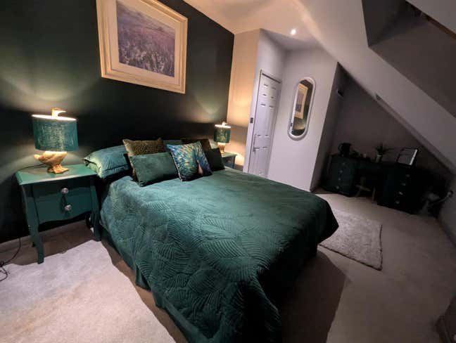 Large Double room (Mon-Friday) Main Photo