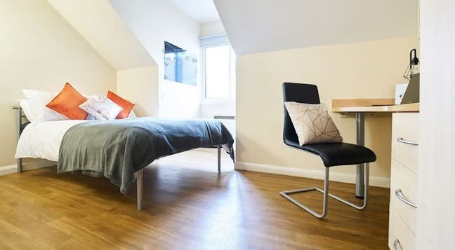 Student tenancy takeover: Heald Court Ensuite room Main Photo