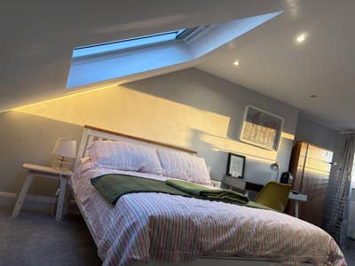 Lovely Double Attic Room With En Suite Mon-Fri Main Photo