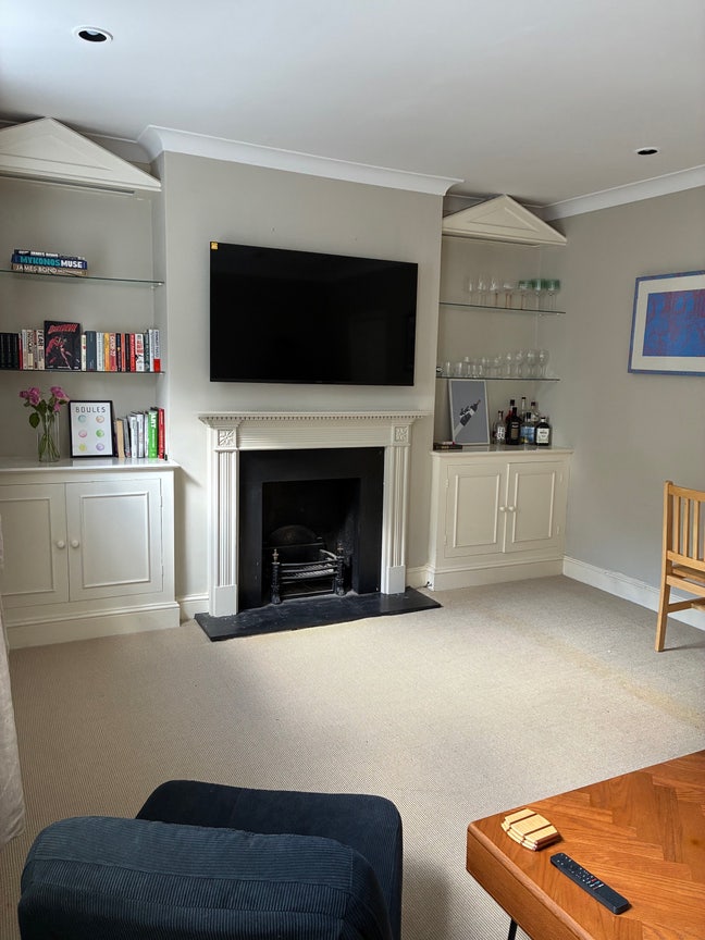 King sized room with en-suite in Battersea.  Main Photo