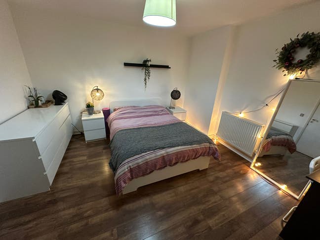 Limehouse / Canary Wharf**Double Bedrooms ASAP** Main Photo