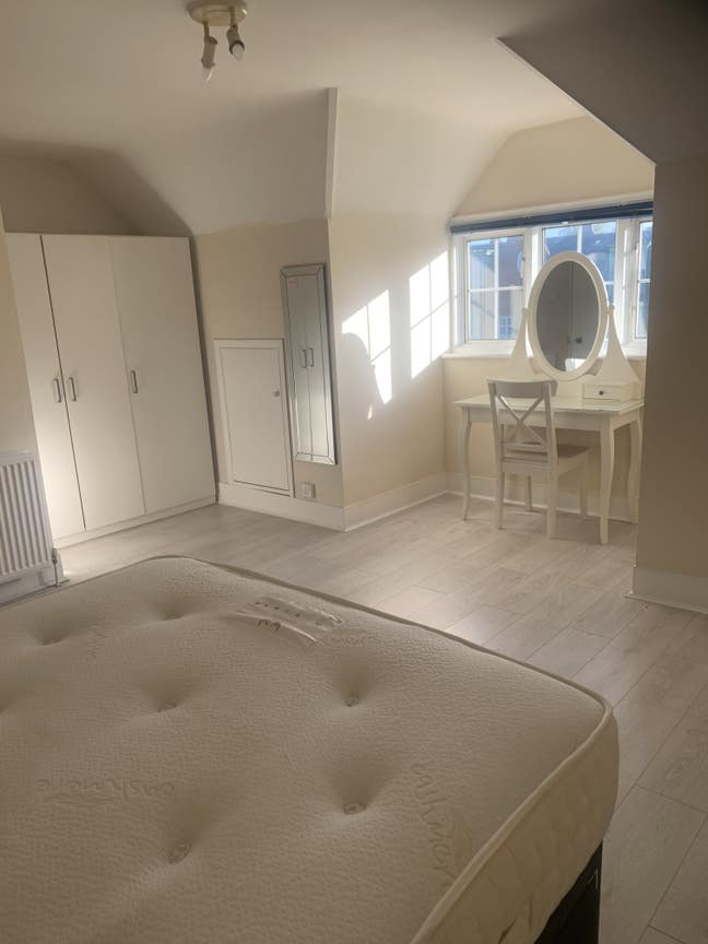 Room to let in Radlett  Main Photo