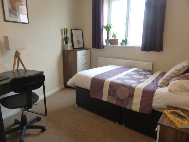 Huge room & ensuite. In Guildford !! Main Photo