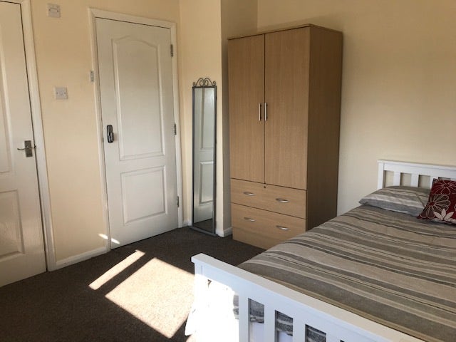 En-Suite Double Room in Lovely Houseshare Main Photo