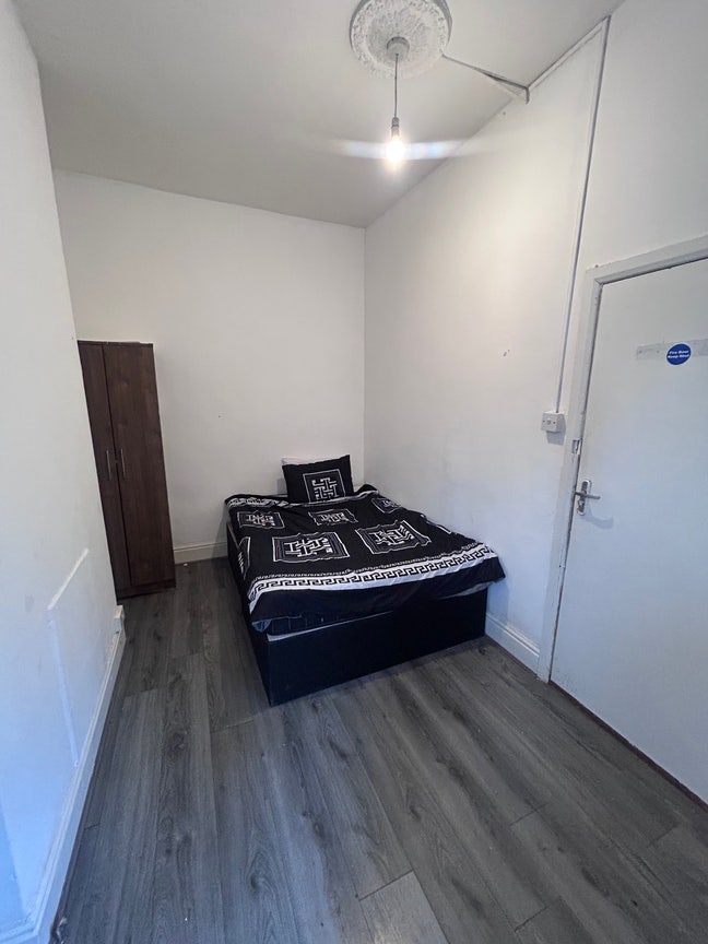 DSS / Universal Credit Accepted - No Deposit Rooms Main Photo