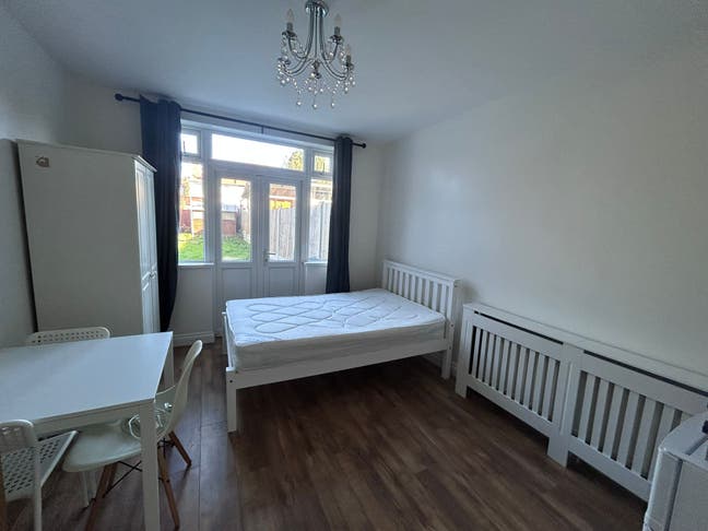 Double room to let female preferred. Main Photo