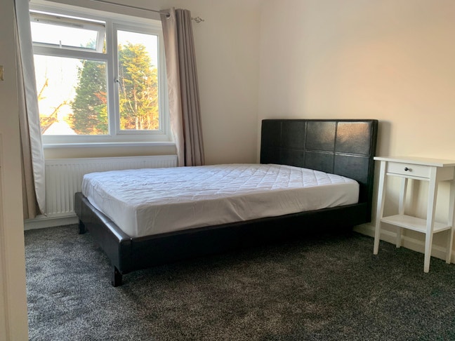 Double Room All Bills Inc- East Acton W3 Main Photo