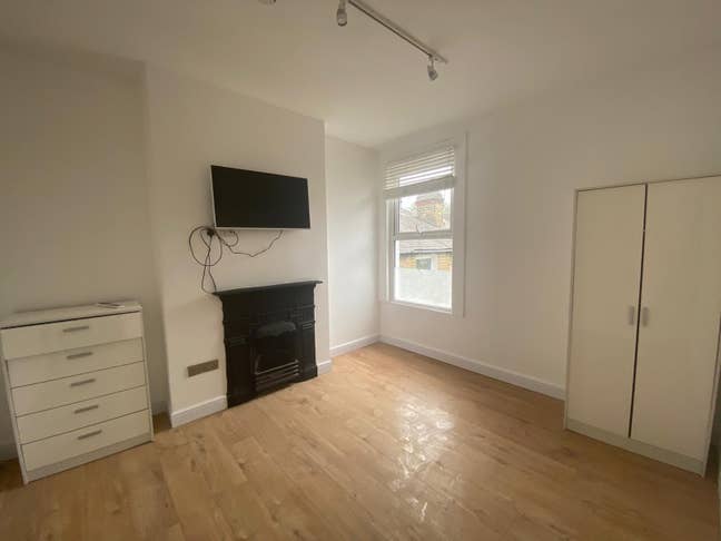 Room 3 Kettering Street, London, SW16 Main Photo