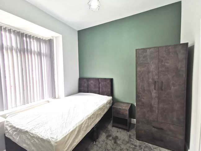 ** Lovely Modern En Suites - All Bills Included! Main Photo