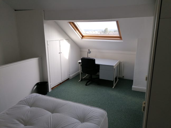 2 double rooms available in shared student house  Main Photo