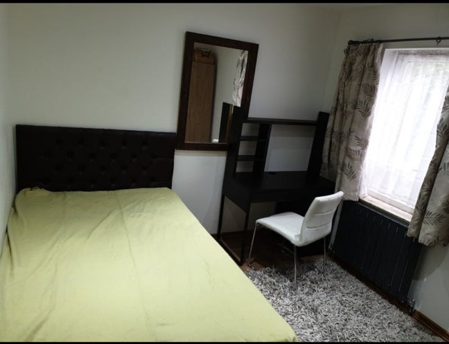 Large DOUBLR room, no deposit, bills included. Main Photo