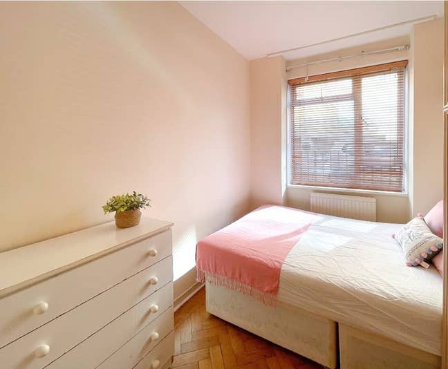 2 Rooms Ready Now Right by Regents Park !  Main Photo