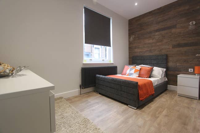 Modern Inclusive Double En-Suite Room Main Photo