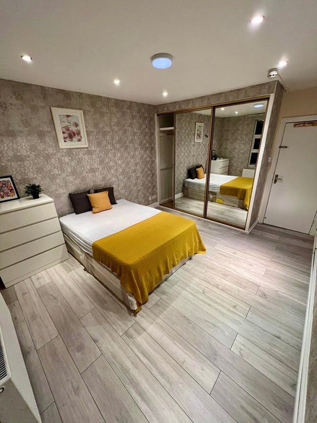 Spacious 2 Rooms Available in Cricklewood House Main Photo