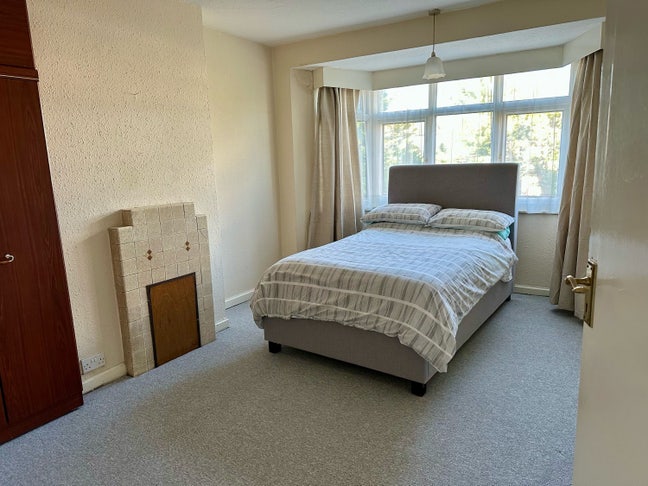 Double Room in a Peaceful Neighbourhood  Main Photo