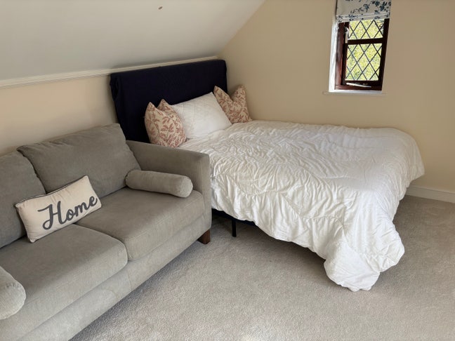 Double bedroom with private bathroom Main Photo