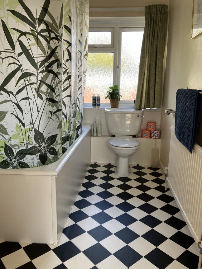 Very bright spacious room close to city centre Main Photo