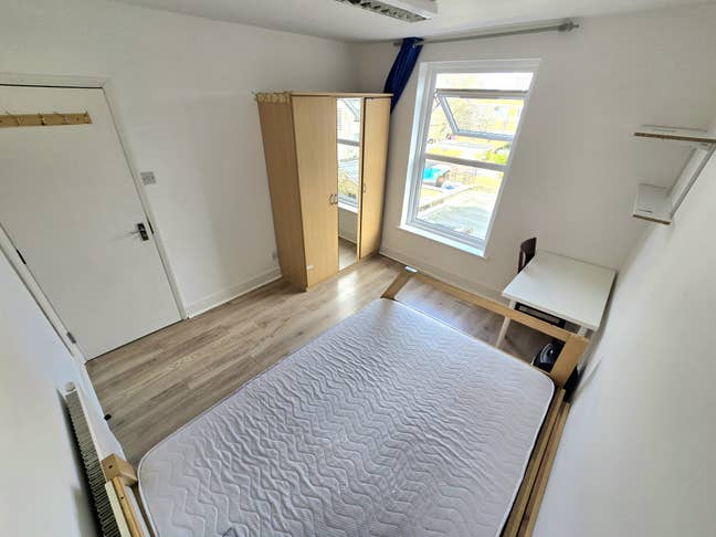 ** Stepney Green ** Lovely Double Room **  Main Photo