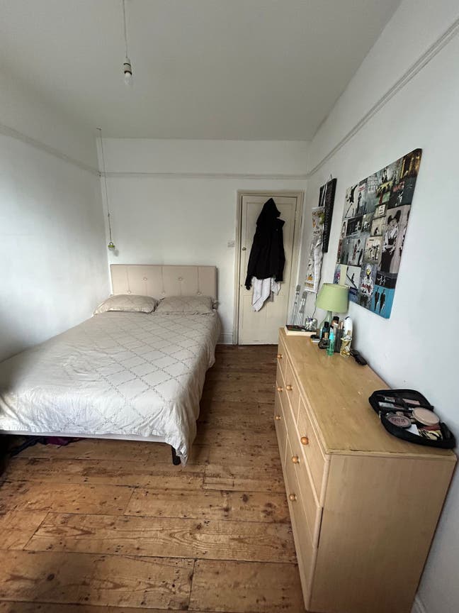 ROOM in Cotham  Main Photo