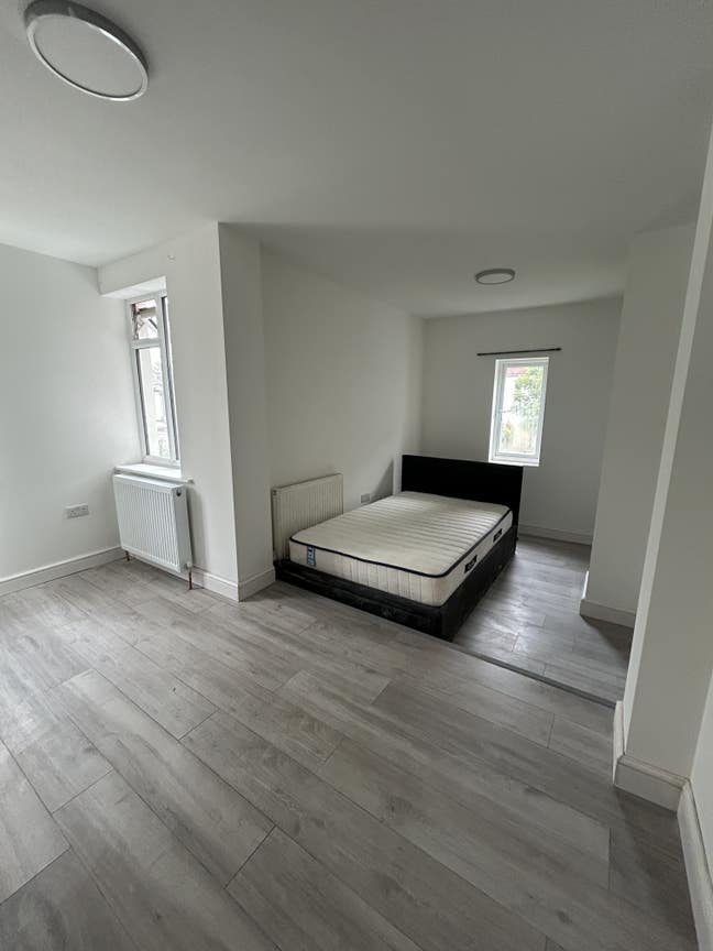 ✨ New En-suit Double room & single room for rent Main Photo
