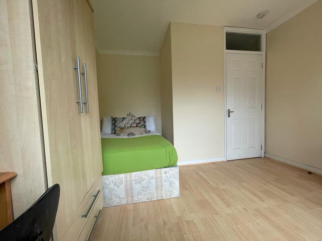 En-Suite Room W/ Shower -East London- E14 Main Photo