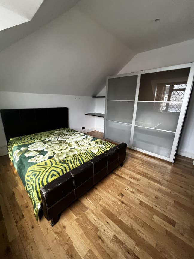 Large Room in lovery 2 bedroom house with garden  Main Photo