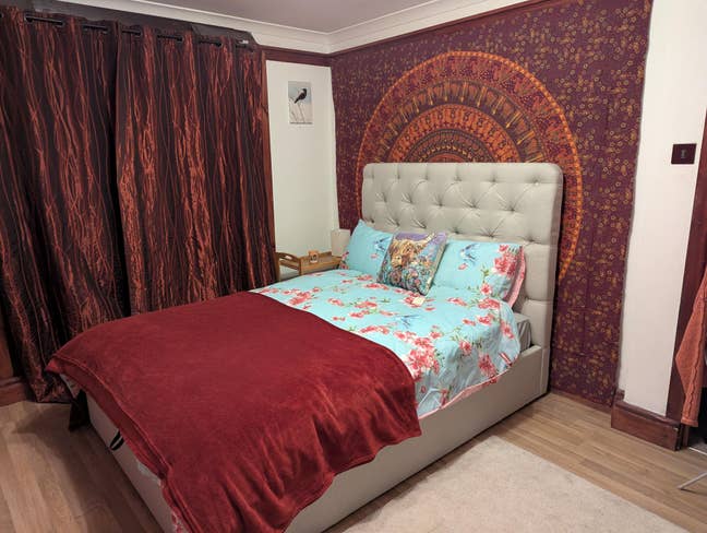 Spacious double room in quiet countryside village Main Photo