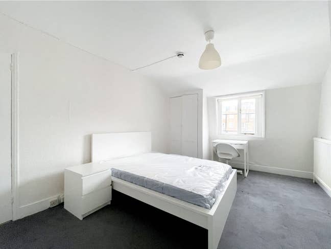 Naturally light room in a property with a lounge ! Main Photo