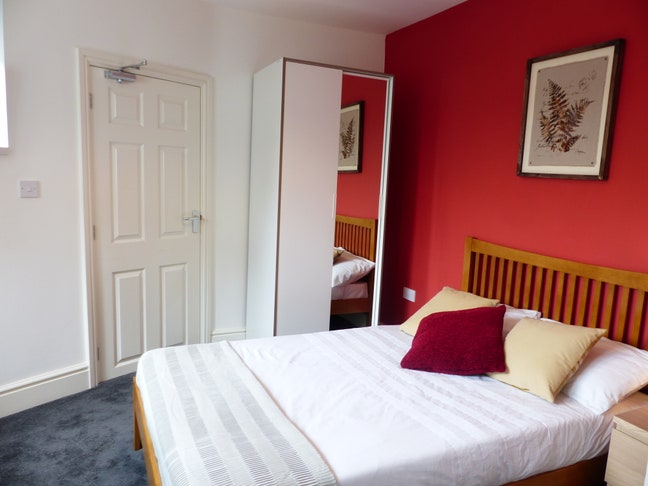 Private entrance/Nr Stoke Hospital/TV/Parking Main Photo
