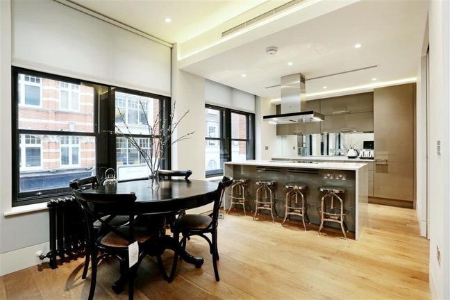 Room for Rent – Central Soho (Wardour Street) Main Photo