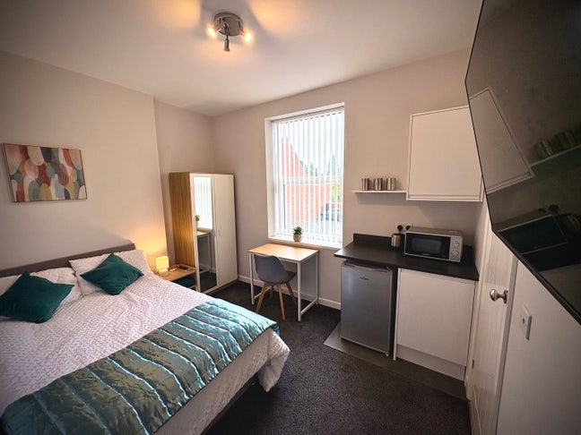 Studio style en-suite rooms with mini Kitchenette  Main Photo