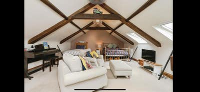 Large double with en suite and living space Main Photo