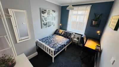Large bedroom, stunning, spacious home & garden Main Photo