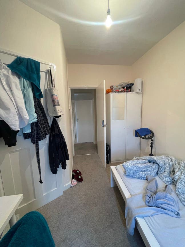 Beautiful Room Next to Station (Bills Included)🔥 Main Photo