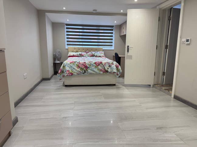 Studio Flat Available to rent  Main Photo