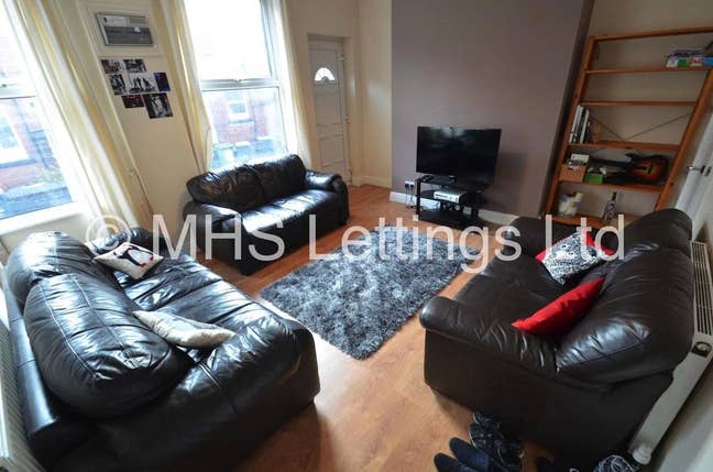 Double bedroom in 6 student house in Hyde park Main Photo