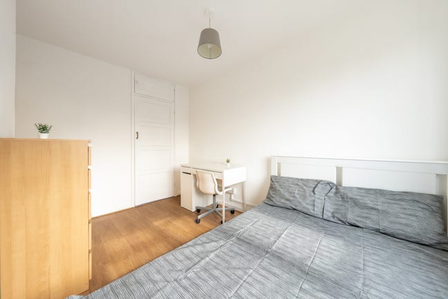 2 Spacious Double Rooms- Call Me Now Main Photo